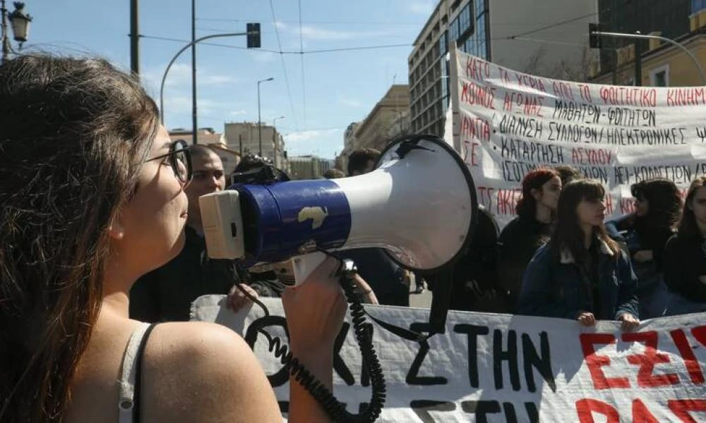 Πανεκπαιδευτικό συλλαλητήριο στα Προπύλαια - Στους δρόμους φοιτητές και μαθητές